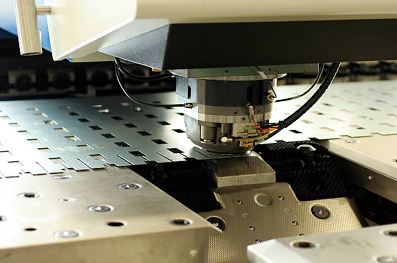 Stanzen: Großserienpräzision in der Metallumformung