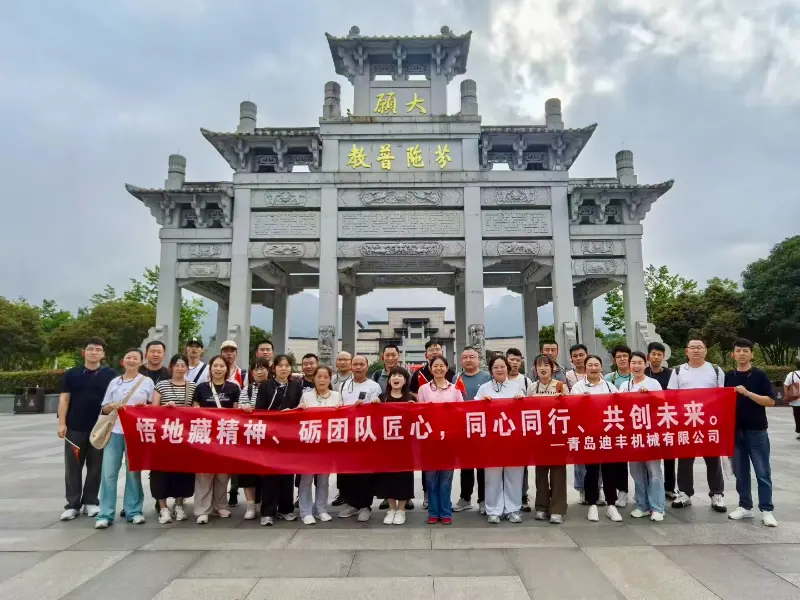 Gemeinsamer Gipfel: Difon-Team schmiedet auf der Reise zum Berg Jiuhua Bindungen