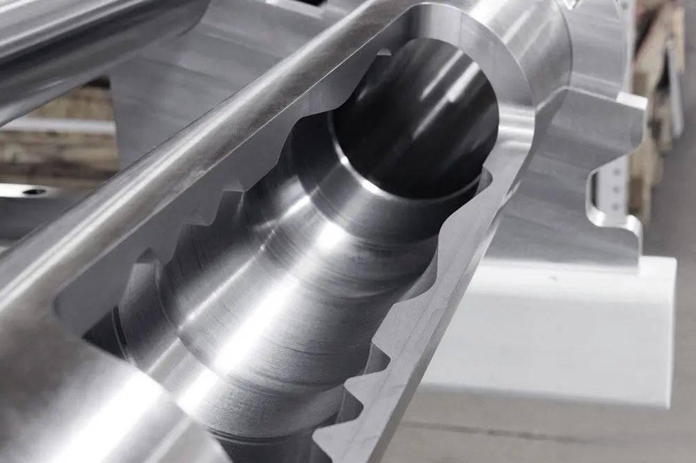Tieflochbohren in der hydraulischen Verteilerbearbeitung